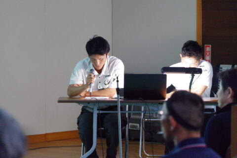 安全大会2025-安全管理事例報告をする舗装部若手社員-